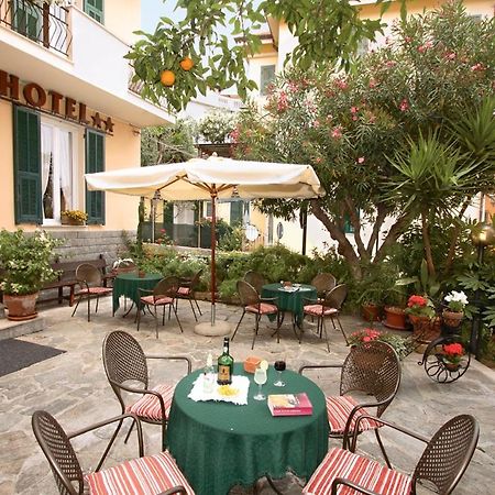 Hotel Villa Bianca Laigueglia Exterior photo
