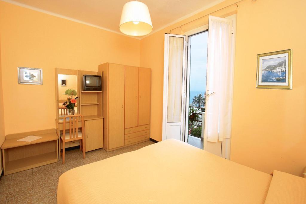 Hotel Villa Bianca Laigueglia Room photo
